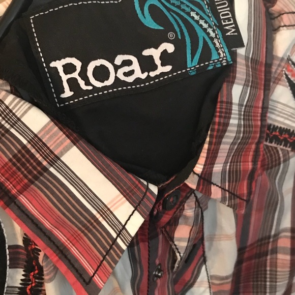 Roar Button Up - Picture 3 of 3